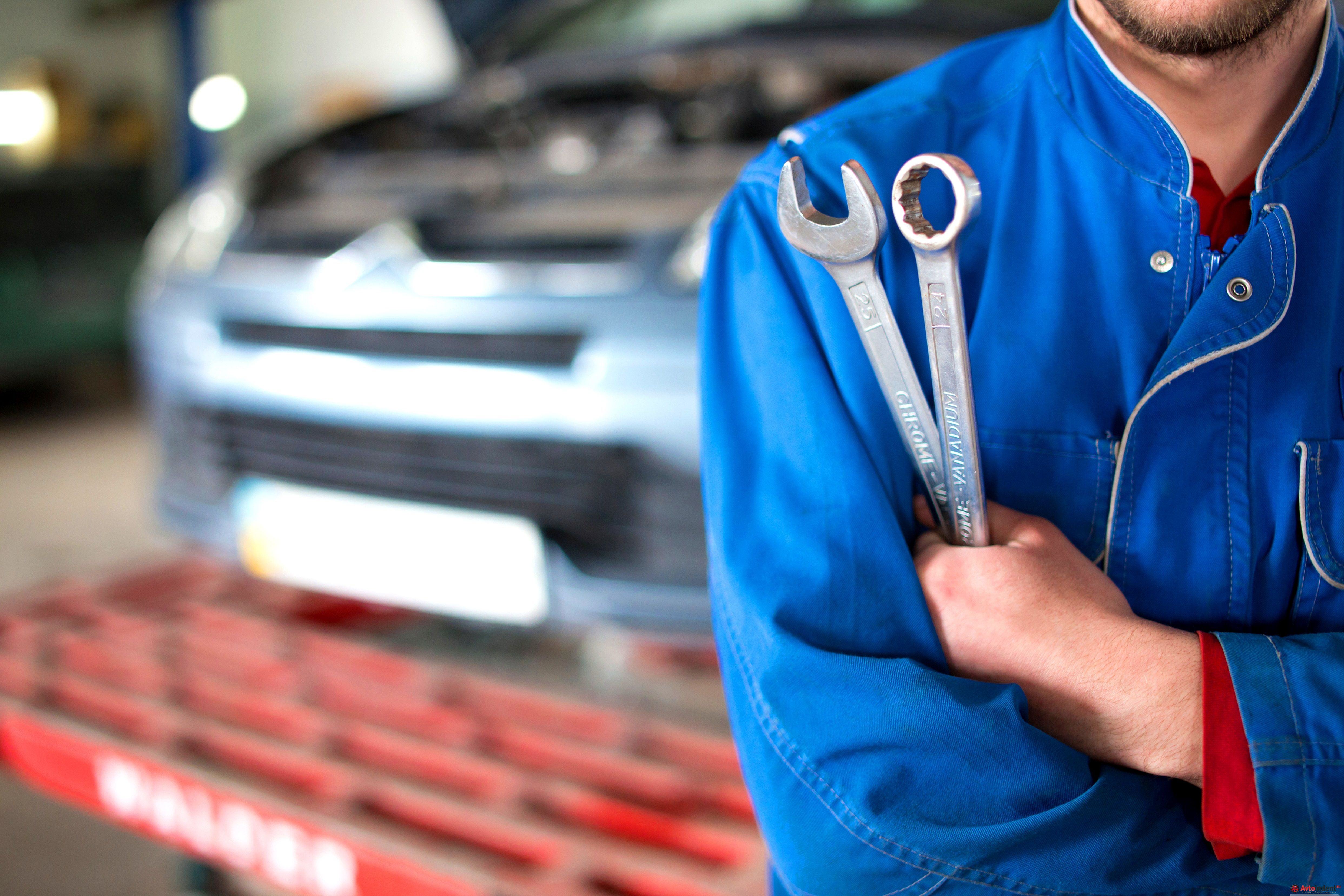 Suspension and steering repair in a car service